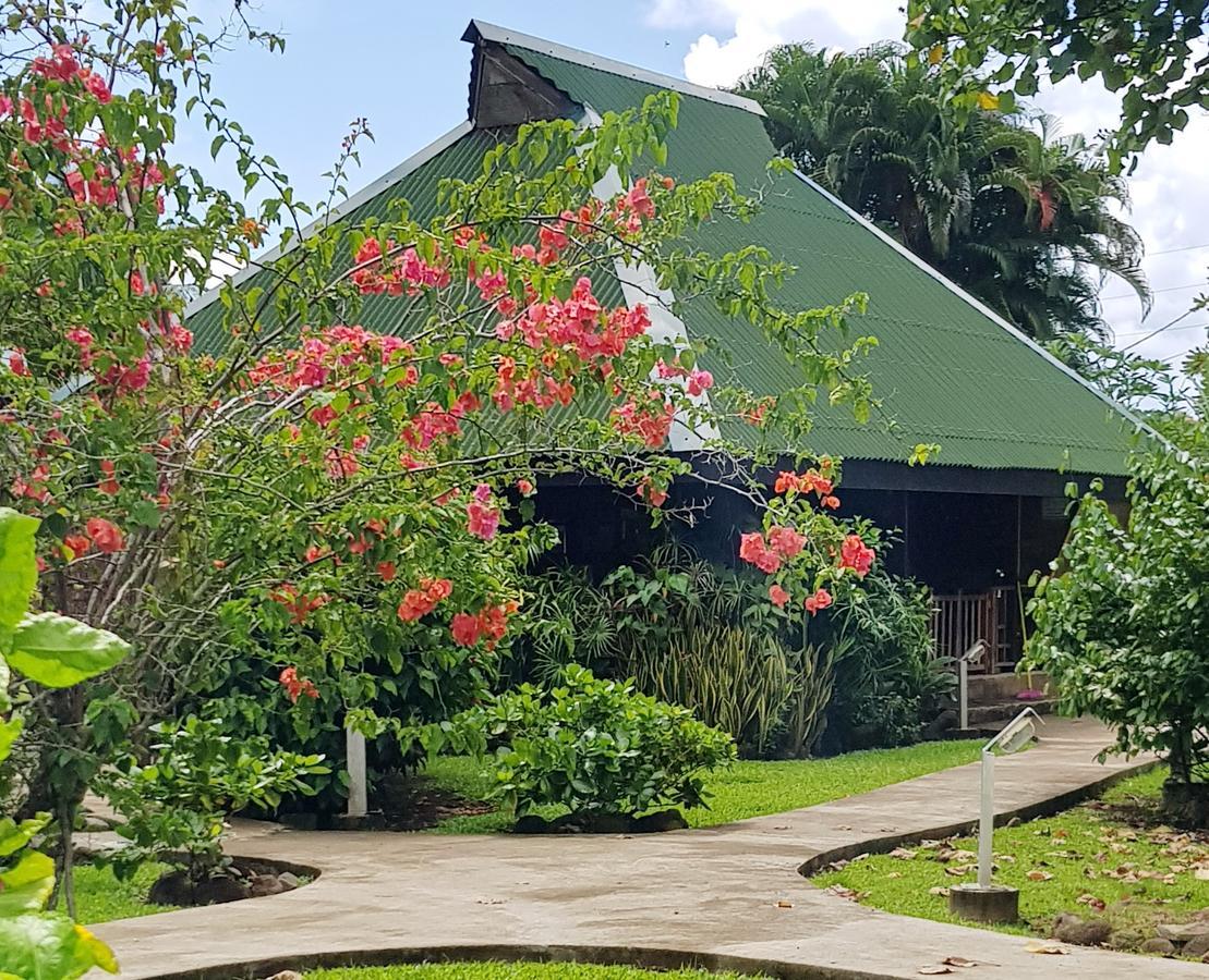 Pension Les Trois Cascades Uturoa Exterior photo