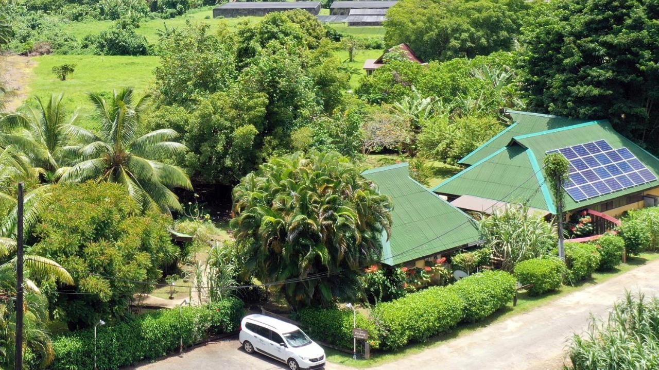 Pension Les Trois Cascades Uturoa Exterior photo