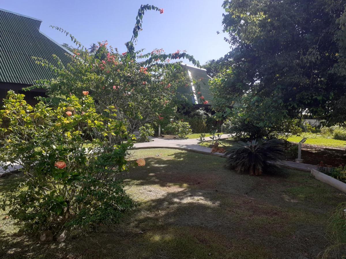 Pension Les Trois Cascades Uturoa Exterior photo